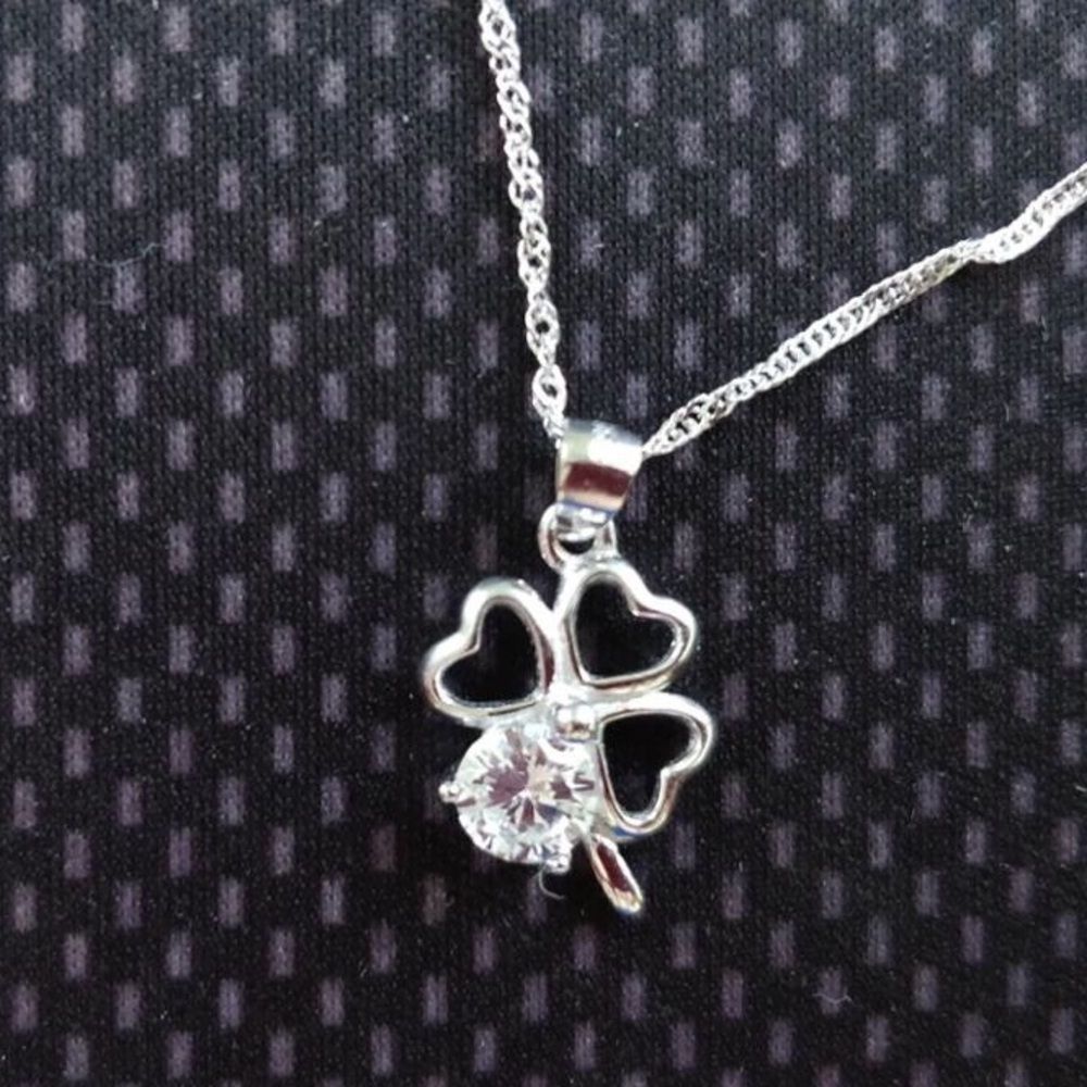 -New Sterling Silver Clover Necklace
